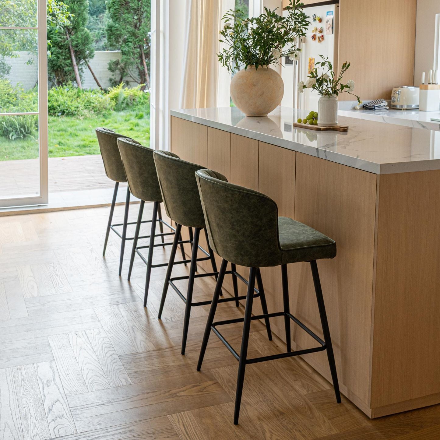 Cameo Counter and Bar Stools (set of 2)